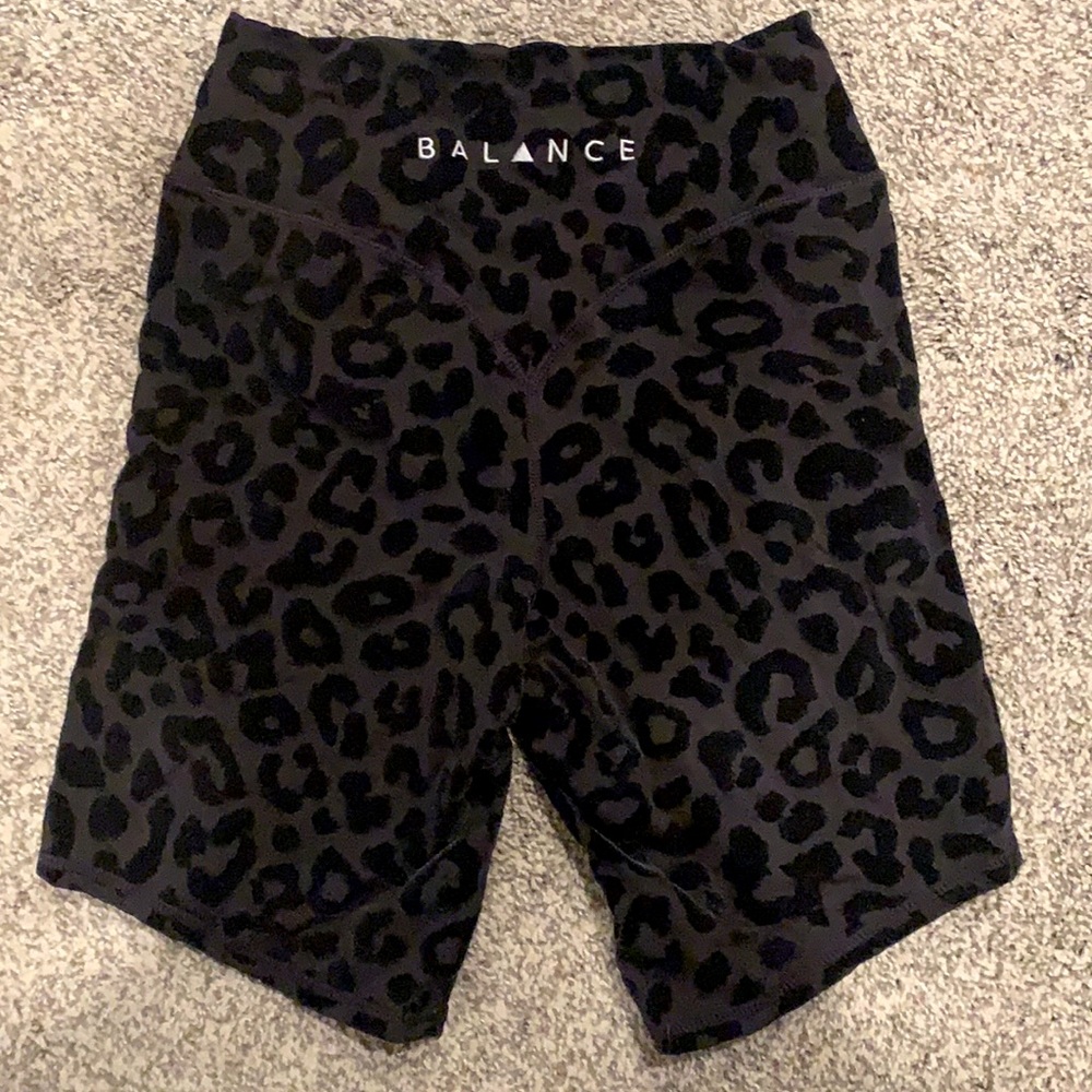 NEW Balance Rider Short LUXE PANTHER